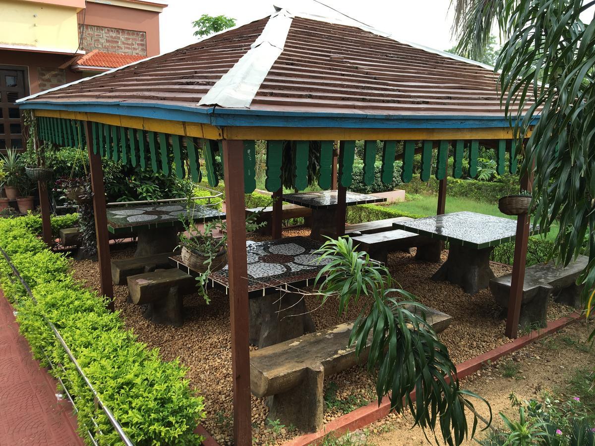 Whispering Woods Inn Bolpur Exteriér fotografie