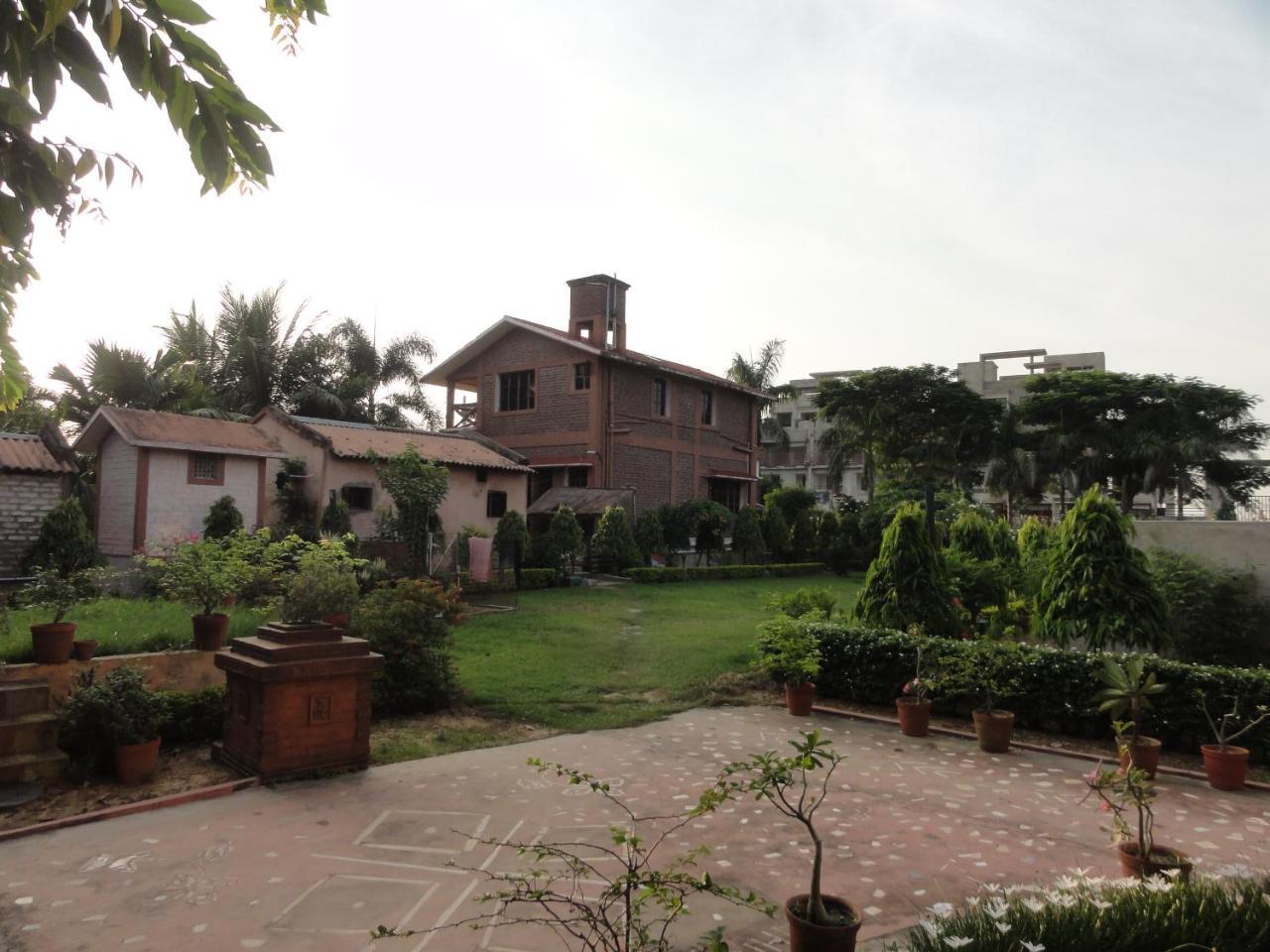 Whispering Woods Inn Bolpur Exteriér fotografie